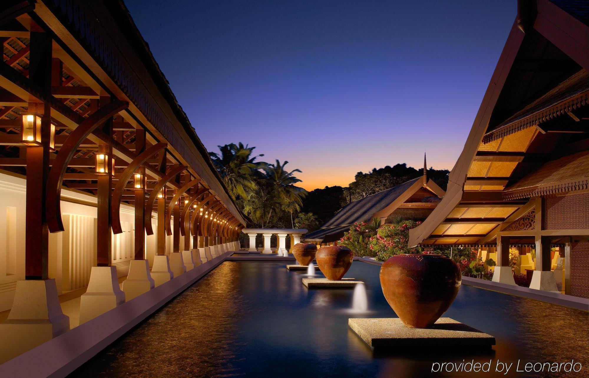 月之影度假村 龙运 外观 照片 The resort's lobby