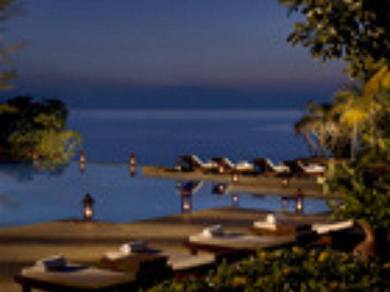 月之影度假村 龙运 外观 照片 View of the beach at the resort