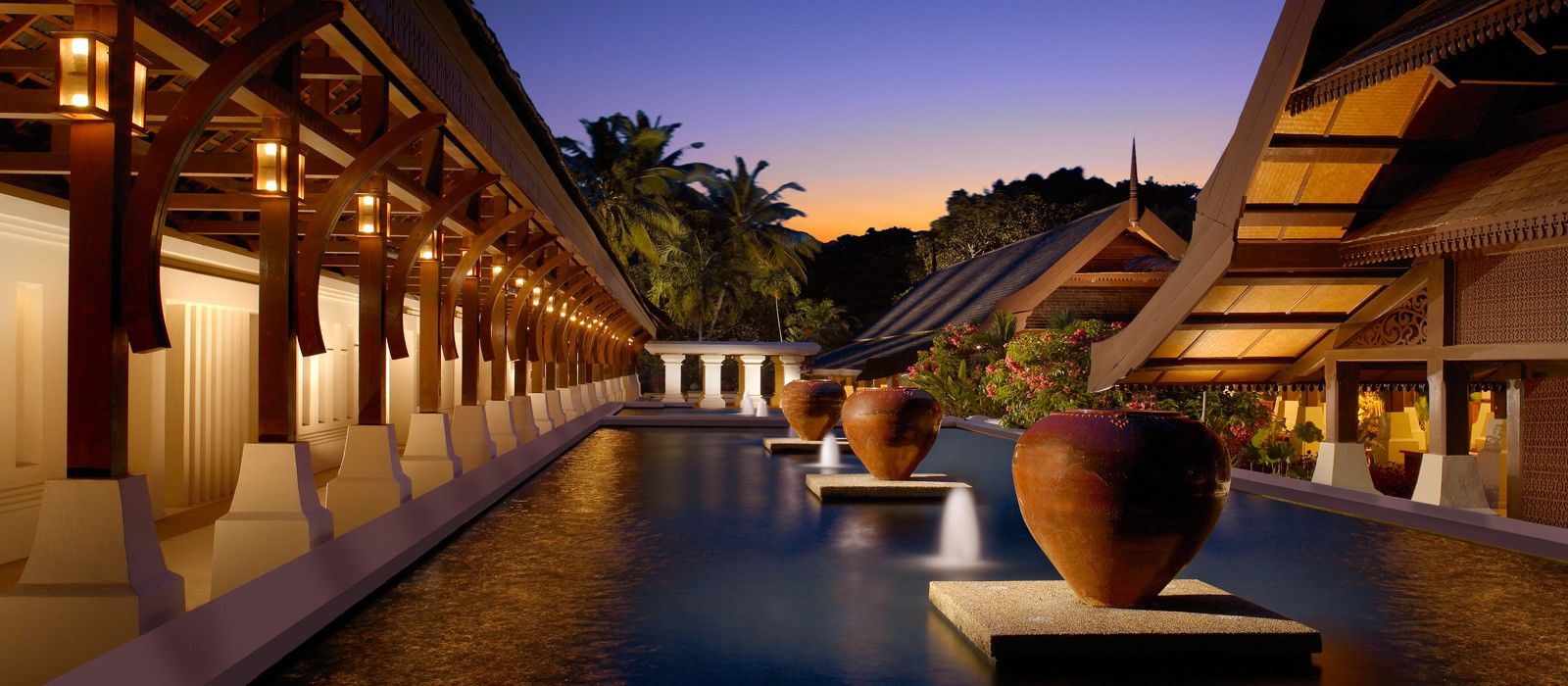 月之影度假村 龙运 外观 照片 The resort's main lobby